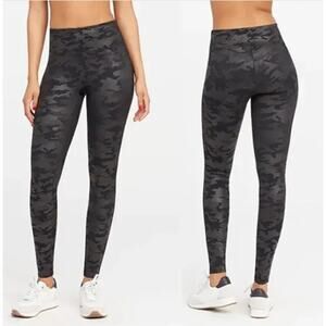 Spanx Women's Look At Me Now Black Camo Leggings Size Medium